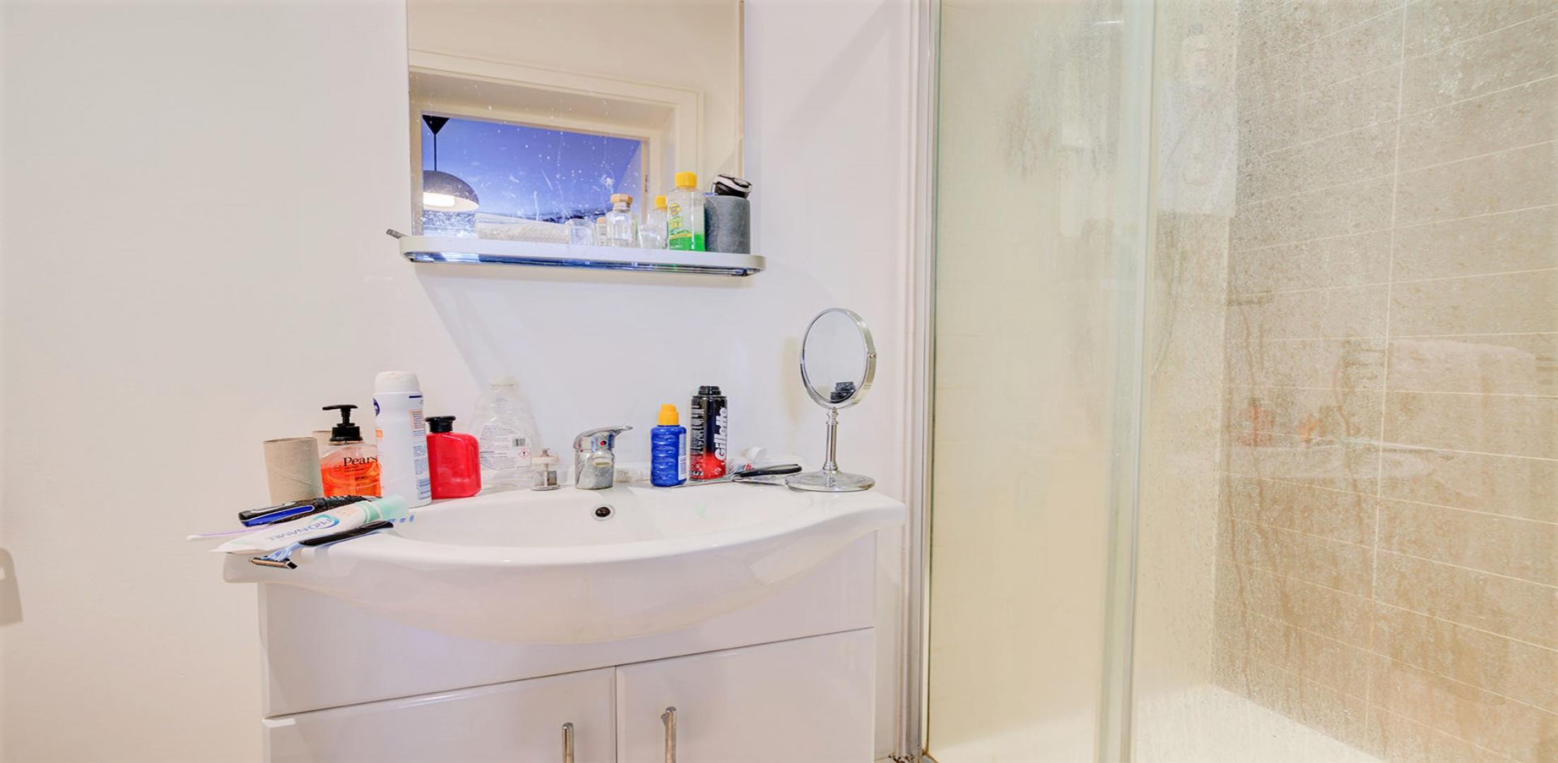 			WATER INCLUDED, Studio Apartment, 1 bath, 1 reception Apartment			 Sherriff Road, WEST HAMPSTEAD